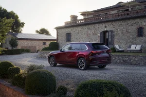 Mazda CX-80 Hybrid SUV: Spacious 3-Row Luxury for Europe - image 21