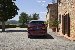 Mazda CX-80 Hybrid SUV: Spacious 3-Row Luxury for Europe - image 5