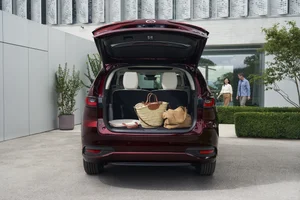 Mazda CX-80 Hybrid SUV: Spacious 3-Row Luxury for Europe - image 14