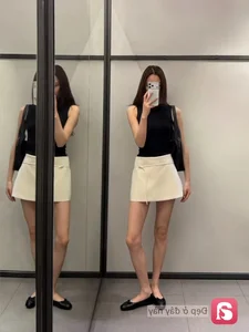 Mastering Quiet Luxury: 10 Minimalist Outfits for a Sophisticated and Timeless Wardrobe - image 11