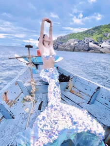 Ethereal Underwater Beauty: A Bride’s Unique Scuba Diving Photoshoot - image 8