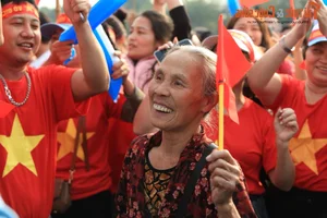Vietnam National Football Team Returns Home with ASEAN Cup Trophy - image 14
