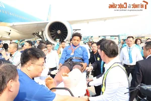 Vietnam National Football Team Returns Home with ASEAN Cup Trophy - image 15
