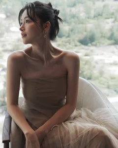Miss World Vietnam Luong Thuy Linh Debuts Bold New Short Haircut - image 4