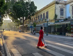 Miss World Vietnam Luong Thuy Linh Debuts Bold New Short Haircut - image 7