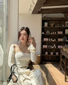 Screen Muse Minh Trang Captivates Fans with Sweet and Elegant Beauty - image 8