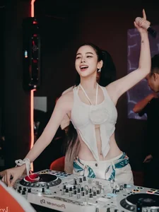Stunning Beauty Goes Viral with Breath-Taking Photos in Vung Tau Beach - image 4