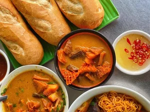 Must-Try Street Food in Ho Chi Minh City: A Culinary Guide - image 2