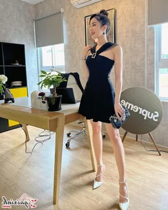 Diệp Lâm Anh Stuns in Bikini: A Fitness Inspiration for Modern Moms - image 27