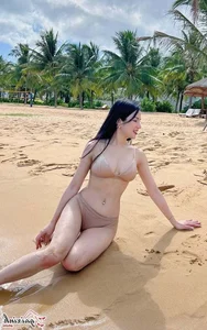 Diệp Lâm Anh Stuns in Bikini: A Fitness Inspiration for Modern Moms - image 45