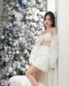 Diệp Lâm Anh Stuns in Bikini: A Fitness Inspiration for Modern Moms - image 5