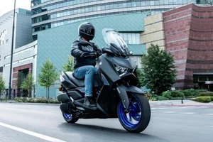 Yamaha XMAX 300 2025 Arrives in Vietnam to Challenge Honda SH350i - image 9