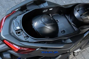 Yamaha XMAX 300 2025 Arrives in Vietnam to Challenge Honda SH350i - image 0