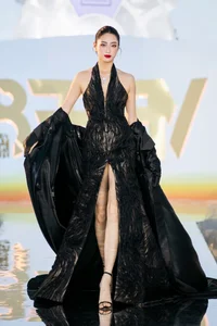 Miss Grand Vietnam Catwalk: Beauty Queens and Contestants Shine on the Runway - image 13