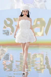 Miss Grand Vietnam Catwalk: Beauty Queens and Contestants Shine on the Runway - image 9