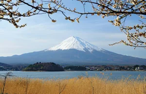 Mount Fuji Snowless in October: A Rare Climate Phenomenon - image 2