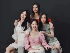 The Miracle of Four: Viral Family Shares Journey Raising Quadruplet Sisters Conceived via IVF - image 4
