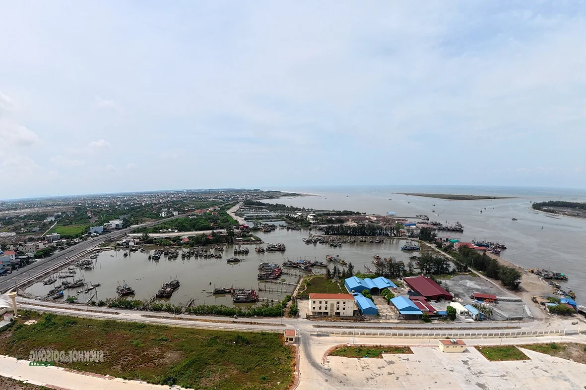Breathtaking Views of the Ninh Co Estuary from a Military Helicopter (2026)