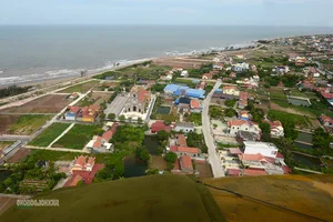 Breathtaking Views of the Ninh Co Estuary from a Military Helicopter (2026) - image 6