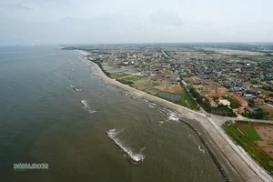Breathtaking Views of the Ninh Co Estuary from a Military Helicopter (2026) - image 4
