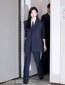 Suzy’s Bold Androgynous Visuals Spark Viral Reactions Across the Fashion World - image 0