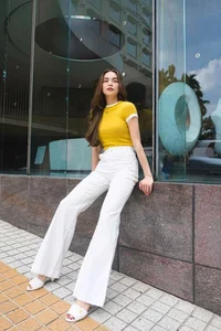 Ho Ngoc Ha's Daughter Lisa Rocks Her Mother's Favorite Fashion Style at Age Two - image 6