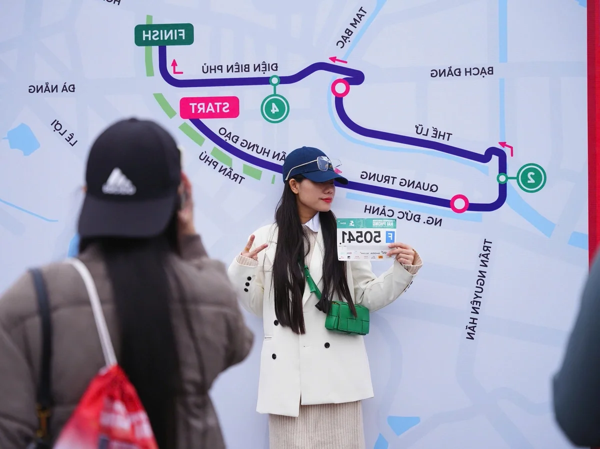 Female Runners Energize the Atmosphere at VnExpress Marathon Hai Phong 2024