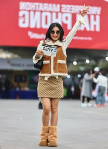 Female Runners Energize the Atmosphere at VnExpress Marathon Hai Phong 2024 - image 3