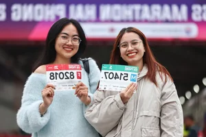 Female Runners Energize the Atmosphere at VnExpress Marathon Hai Phong 2024 - image 2