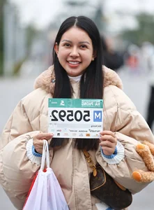 Female Runners Energize the Atmosphere at VnExpress Marathon Hai Phong 2024 - image 4