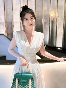 Famous Hot Girl Shines as Moon Goddess in Stunning Transformation - image 3