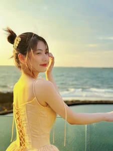 Famous Hot Girl Shines as Moon Goddess in Stunning Transformation - image 7