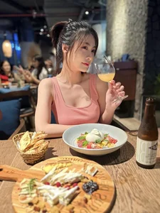Famous Hot Girl Shines as Moon Goddess in Stunning Transformation - image 0