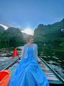 Famous Hot Girl Shines as Moon Goddess in Stunning Transformation - image 2