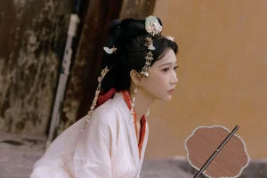 The Captivating Visual Journey of YiTuYu Art Language Vol.6337 with Qi Luo Sheng De Xiao Su Su - image 16