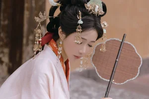 The Captivating Visual Journey of YiTuYu Art Language Vol.6337 with Qi Luo Sheng De Xiao Su Su - image 3