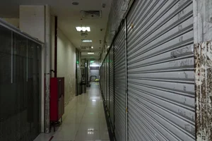 The Modern Dilemma: Traditional Market Vendors Struggle in the E-Commerce Era - image 2