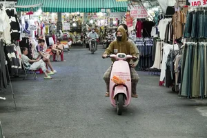 The Modern Dilemma: Traditional Market Vendors Struggle in the E-Commerce Era - image 5