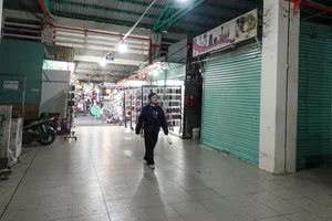 The Modern Dilemma: Traditional Market Vendors Struggle in the E-Commerce Era - image 4