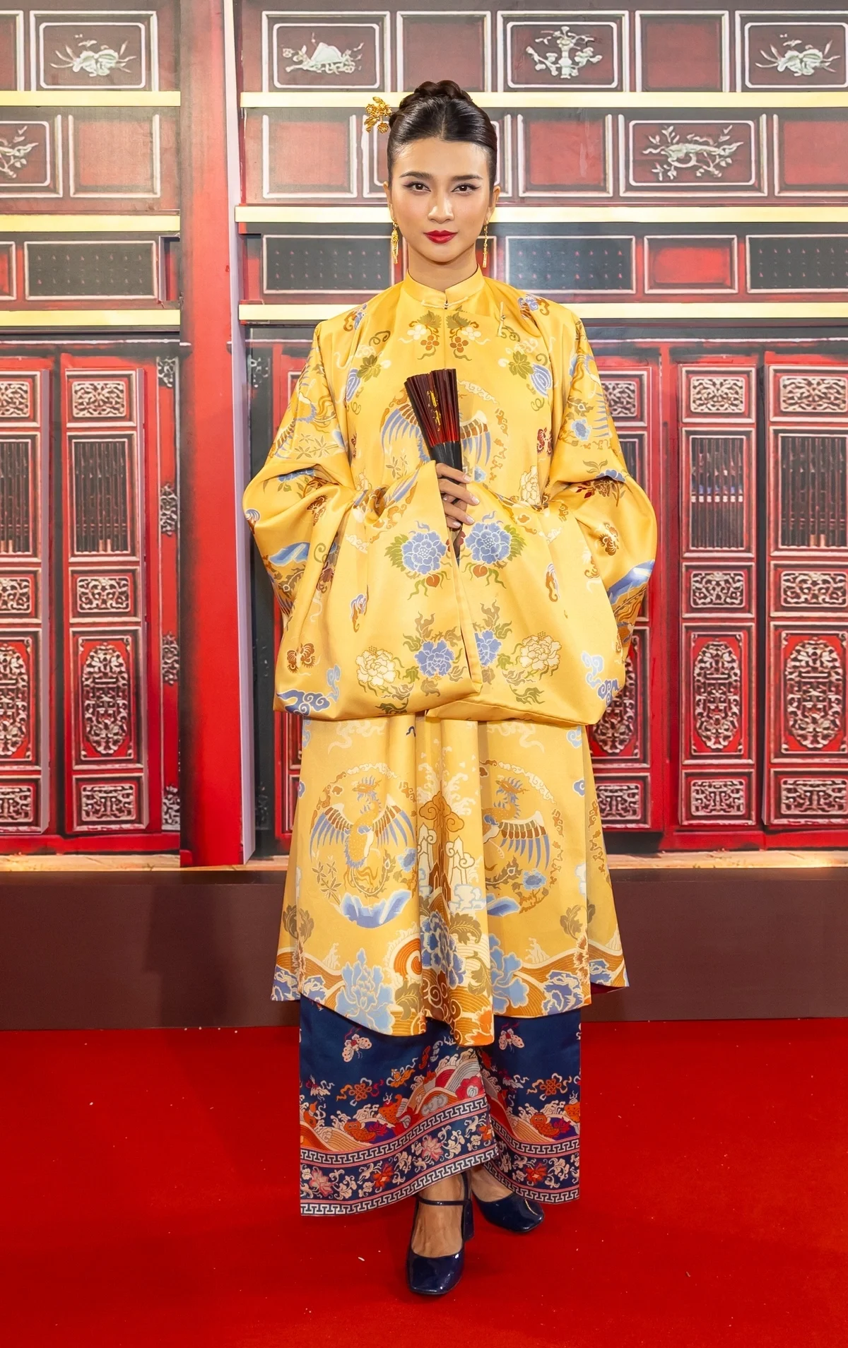 Ho Ngoc Ha and Kim Ly Shine at Star-Studded Movie Premiere