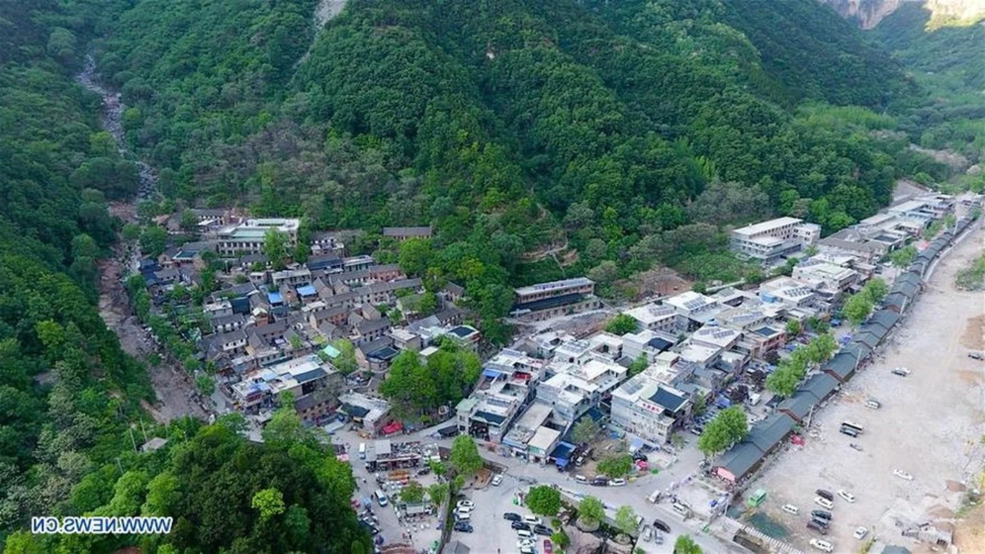 Breathtaking Ancient Mountain Village Perched High on Steep Cliffs