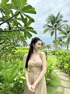 Actress Thuy Ngan Stuns with Her Perfect Hourglass Figure - image 1
