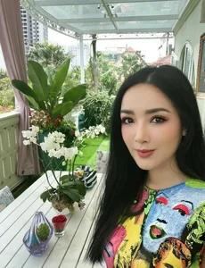A Glimpse into the Luxurious 1,000-Square-Meter Mansion of Miss Hung Temple Giang My - image 11