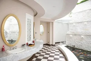 A Glimpse into the Luxurious 1,000-Square-Meter Mansion of Miss Hung Temple Giang My - image 7