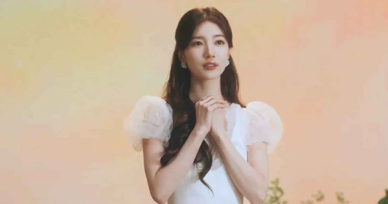 Stunning Snow White Cosplay by South Korean Model Captivates Fans Worldwide