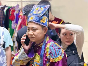 Duy Manh and Son Support Tao Quan Artists Behind the Scenes - image 6
