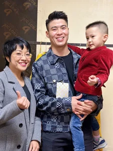 Duy Manh and Son Support Tao Quan Artists Behind the Scenes - image 4