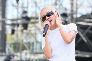 Toc Tien Ignites the Stage with Bold Fashion at 8Wonder Winter Festival - image 4