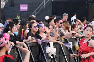Toc Tien Ignites the Stage with Bold Fashion at 8Wonder Winter Festival - image 8