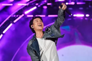 Toc Tien Ignites the Stage with Bold Fashion at 8Wonder Winter Festival - image 9